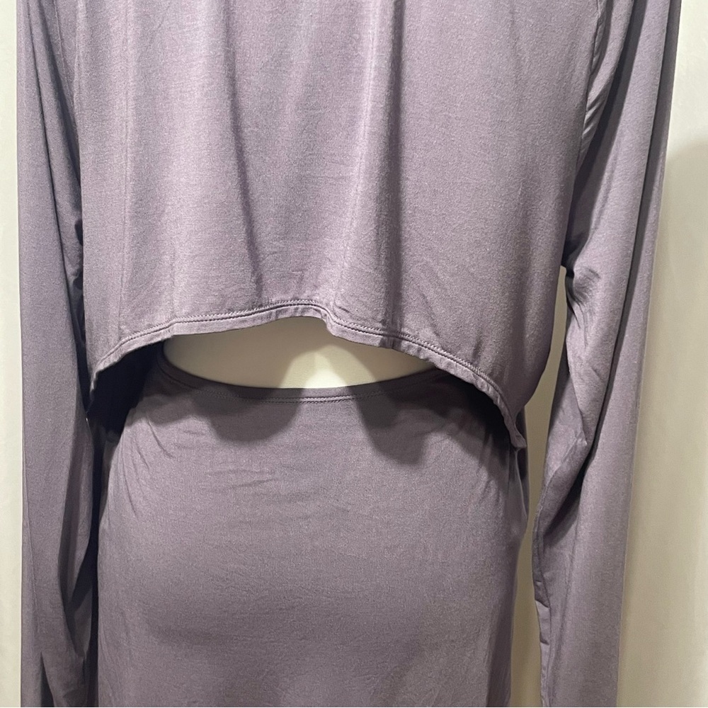 Under Armour Women's Long Sleeve Top in Lavender with Back Cutout - Picture 5 of 13